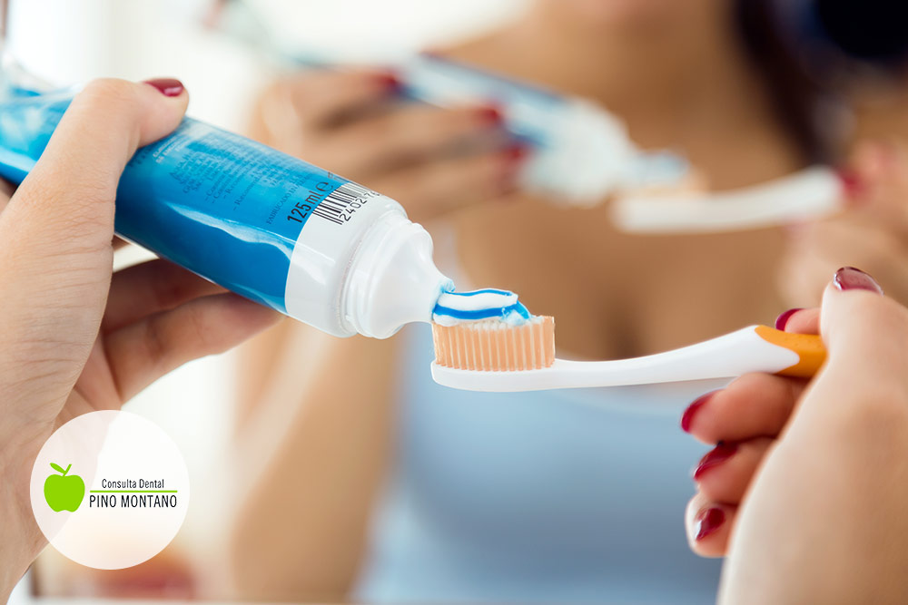 ¿Cómo guardar los cepillos de dientes en el baño?