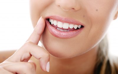 ¿Qué alimentos producen manchas en los dientes?