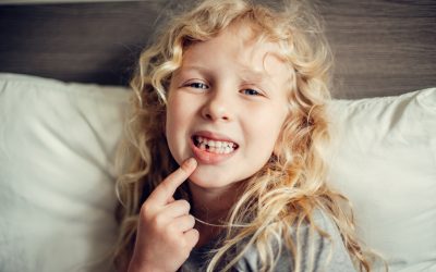 ¿A qué edad se caen los colmillos?